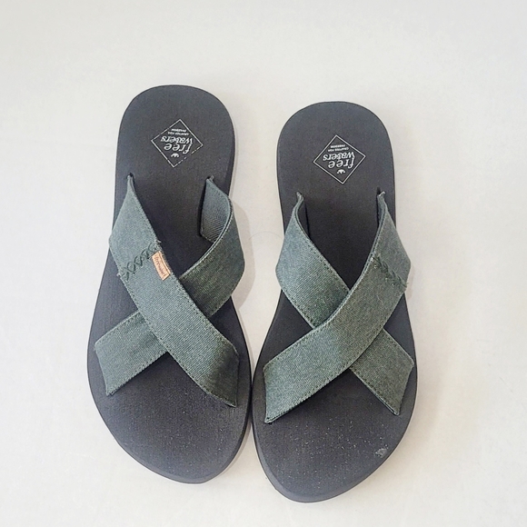 NWOT  Women's Size 8 Sandals - Picture 1 of 4